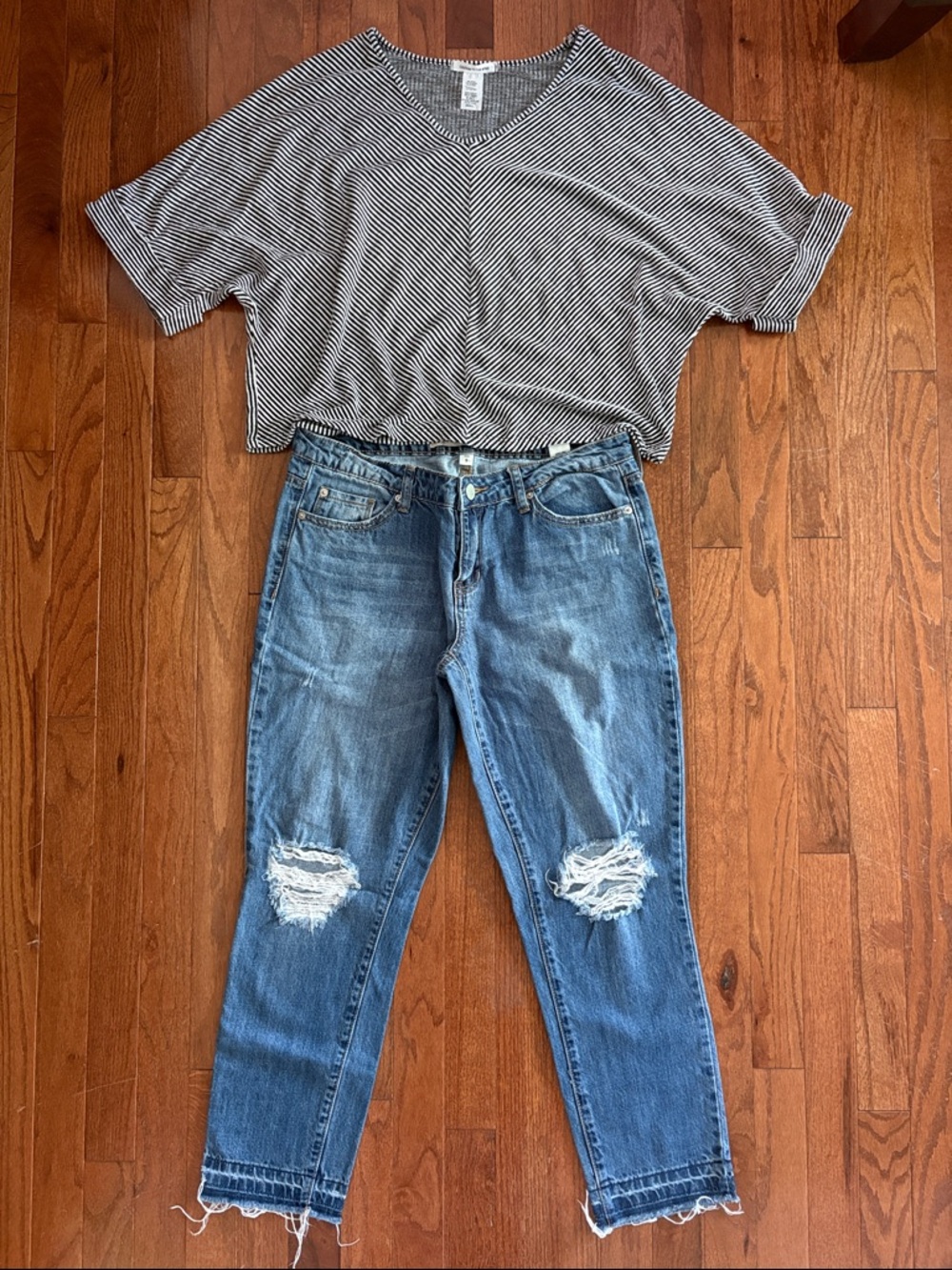 Ashley Mason Distressed Boyfriend Jeans & Oversized Cropped Top Bundle Size 5/S